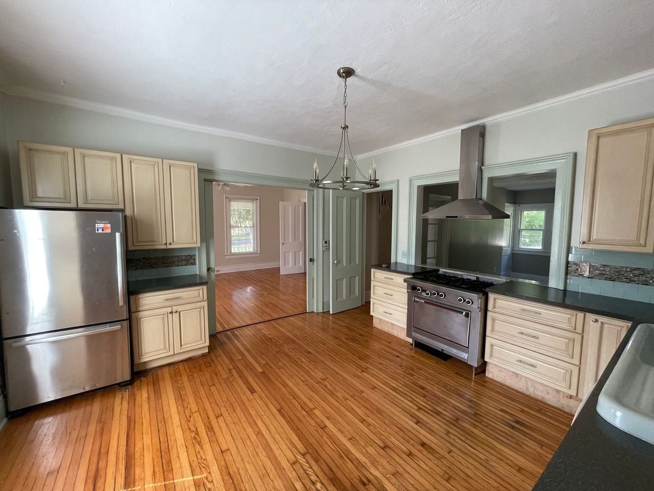 Apartment Available in Village of Liverpool - Photo 4 of 43