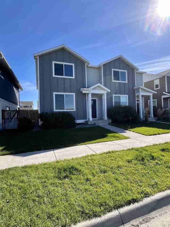 Rosa Way - Photo 2 of 17