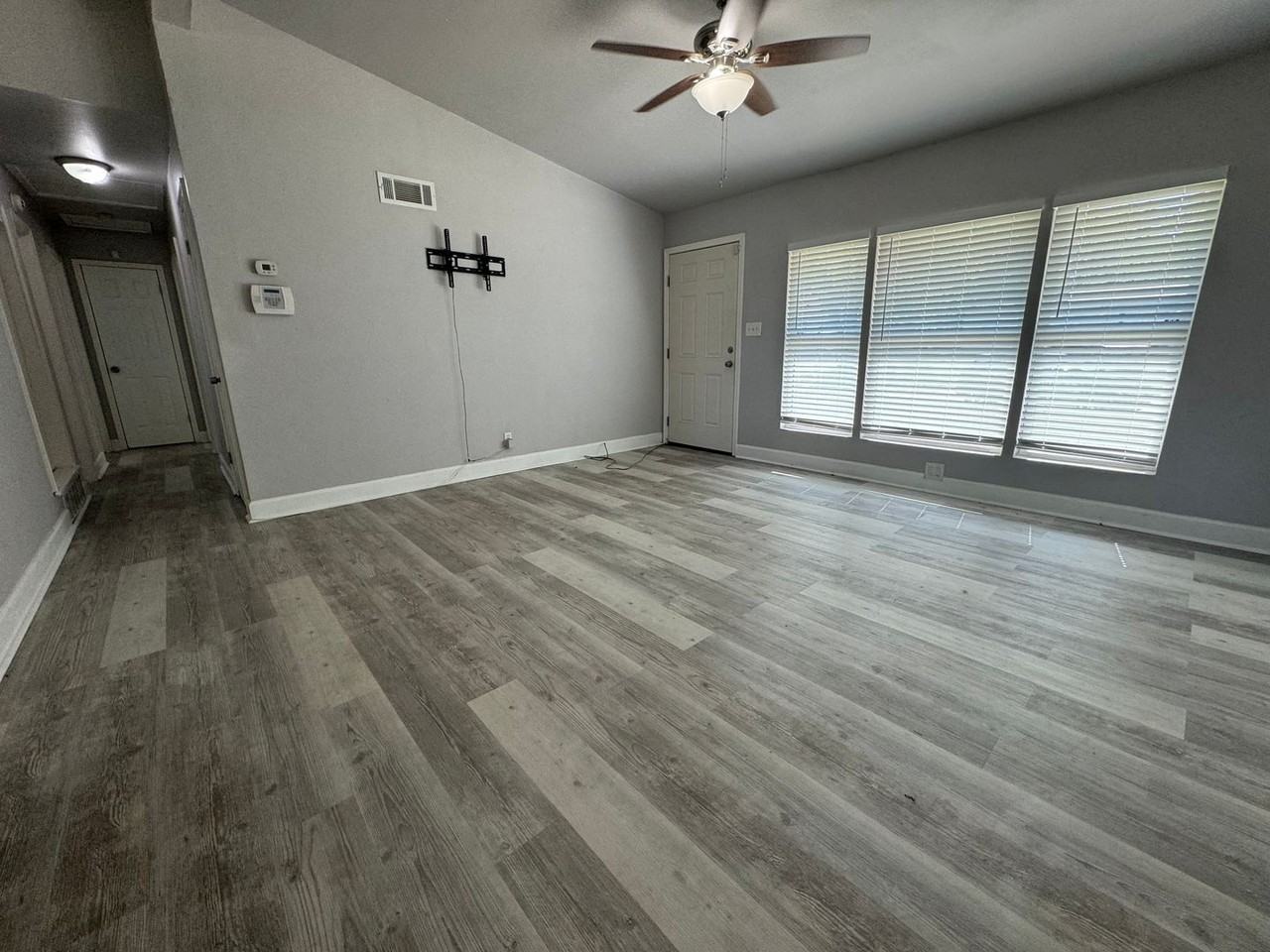 627 E 54th Pl N - Photo 4 of 23