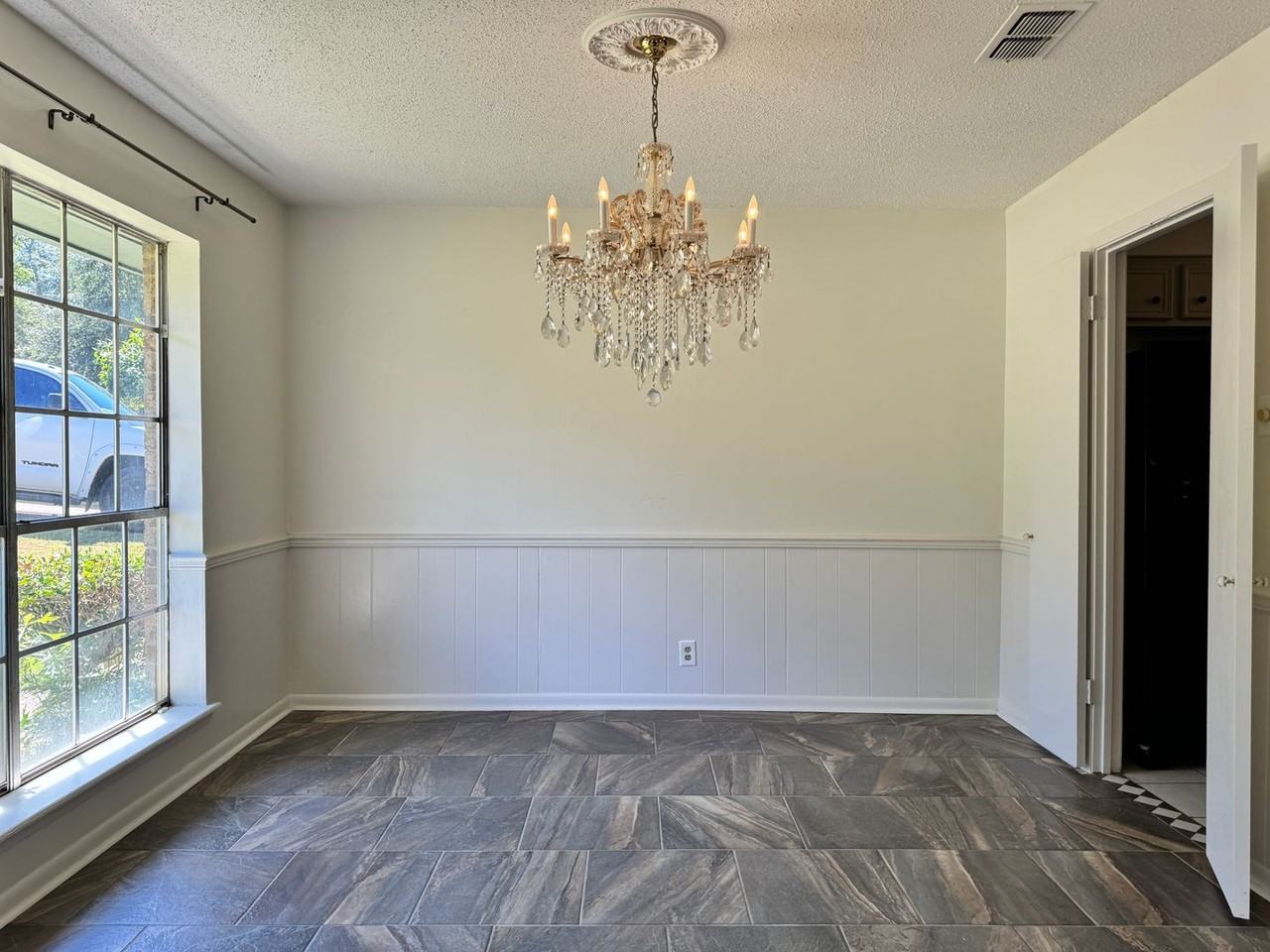 1710 Chipco Dr - Photo 5 of 40