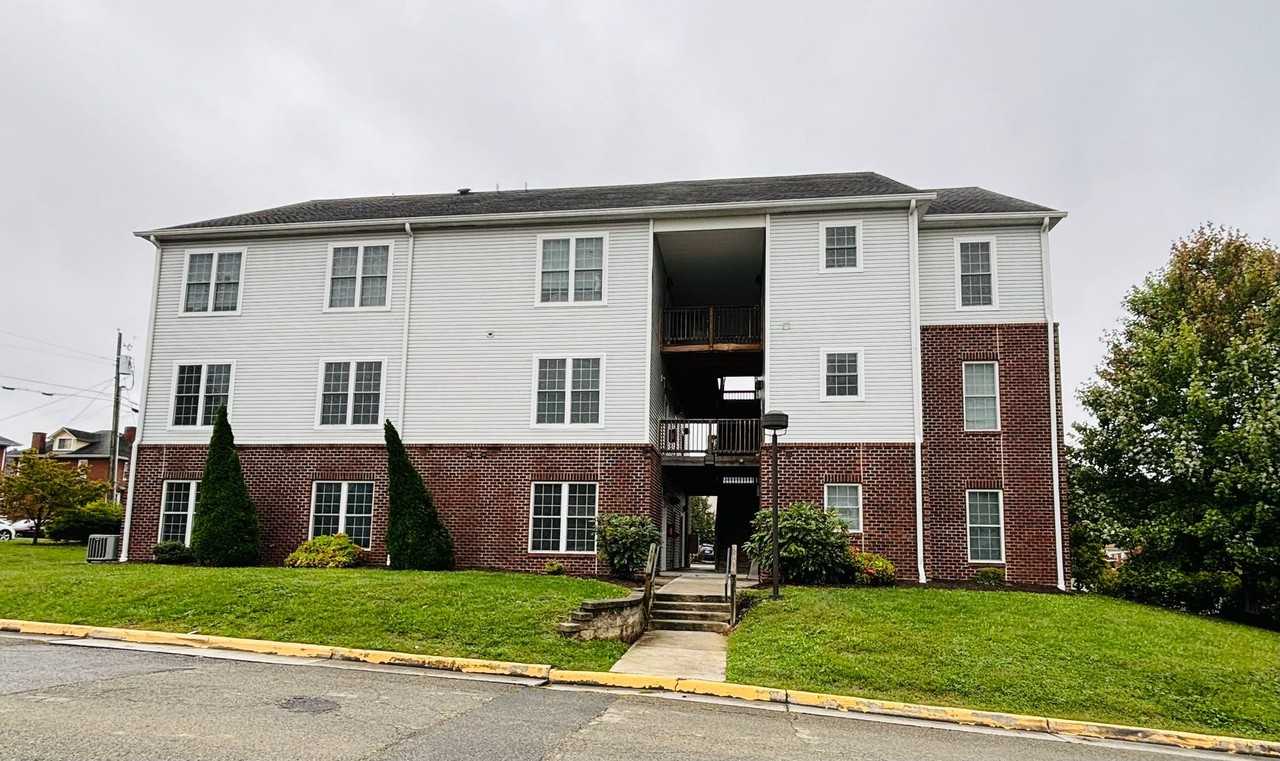 2 or 3 Bedroom, 1 or 2 Bath Apartments - Photo 6 of 32