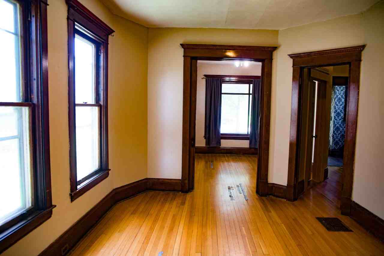 2717 Delaware St Se - Photo 4 of 19