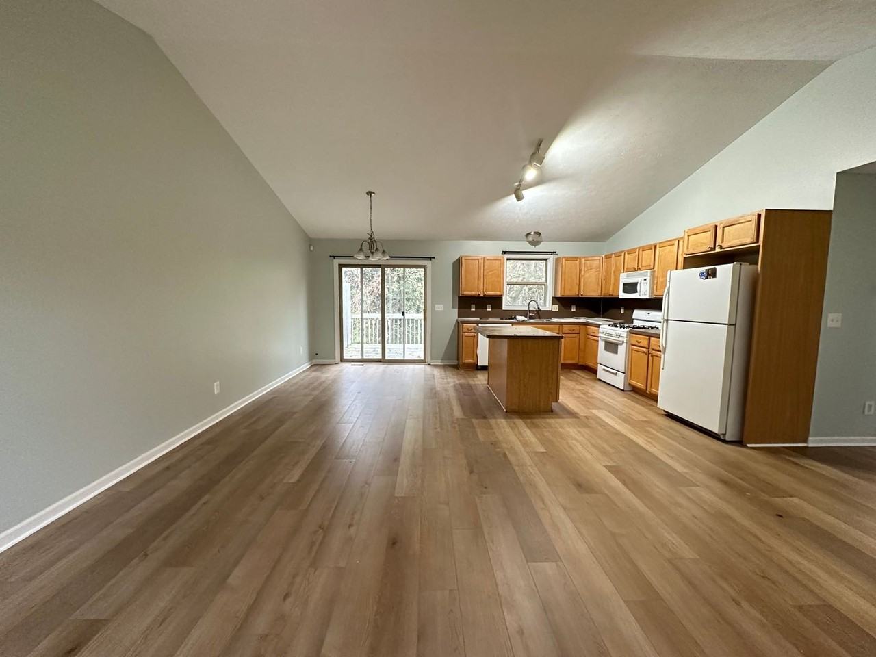 2075 Janes Ave NE - Photo 2 of 12