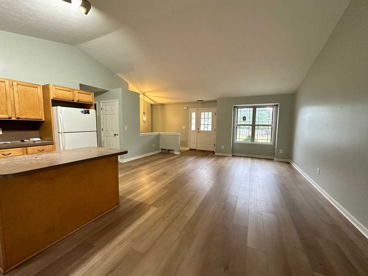 2075 Janes Ave NE - Photo 3 of 12