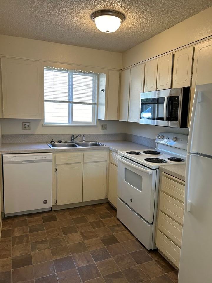 505 27th Ave Se #23 - Photo 2 of 11