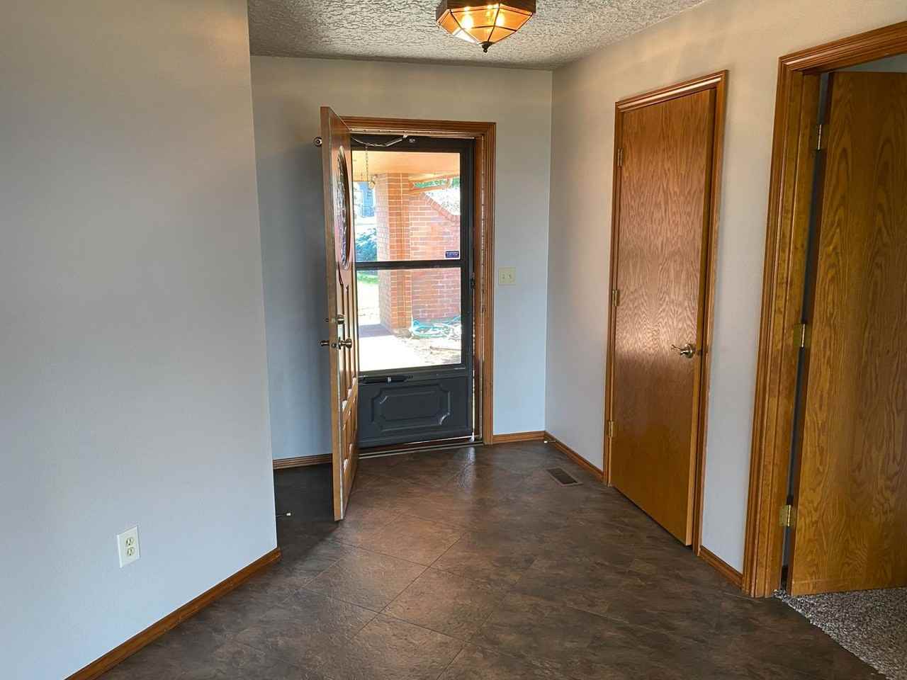 6708 Nw Dogwood Dr - Photo 2 of 33