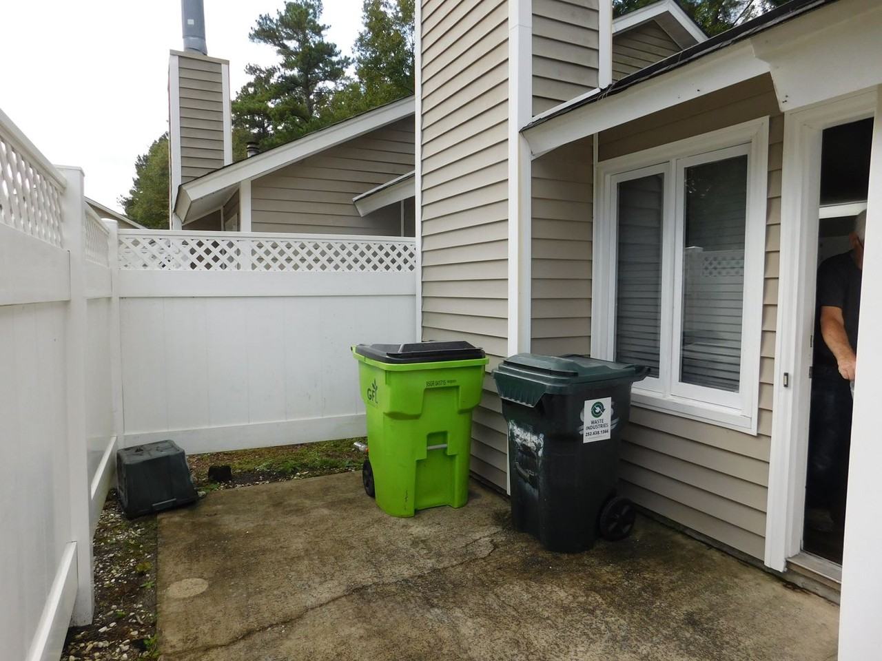 1555 College Way - Photo 2 of 15