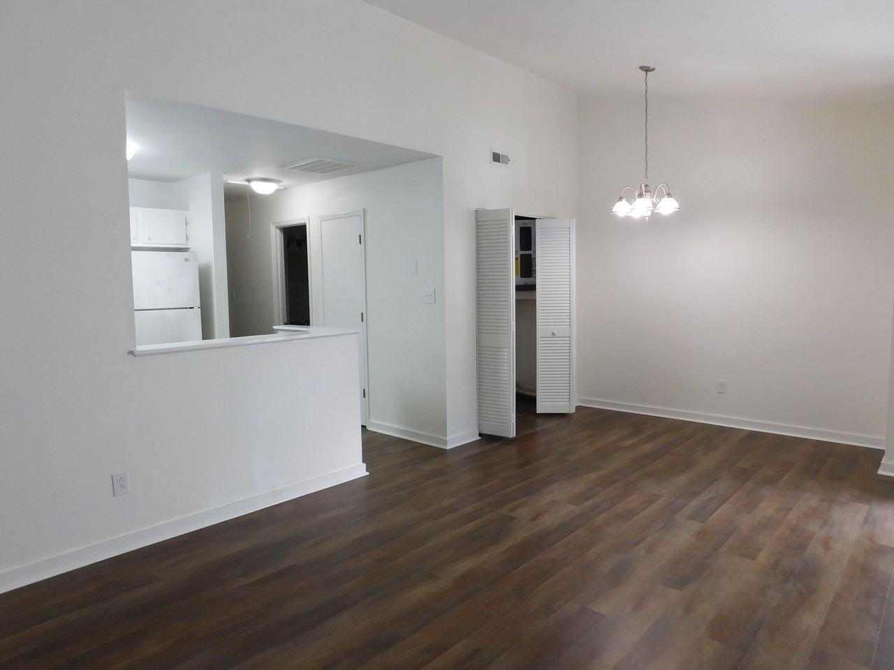 1555 College Way - Photo 3 of 15