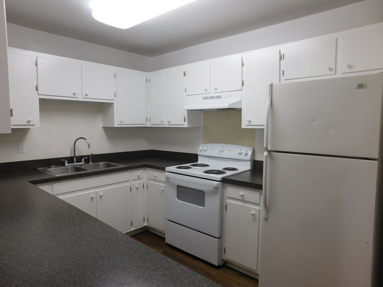 1555 College Way - Photo 7 of 15