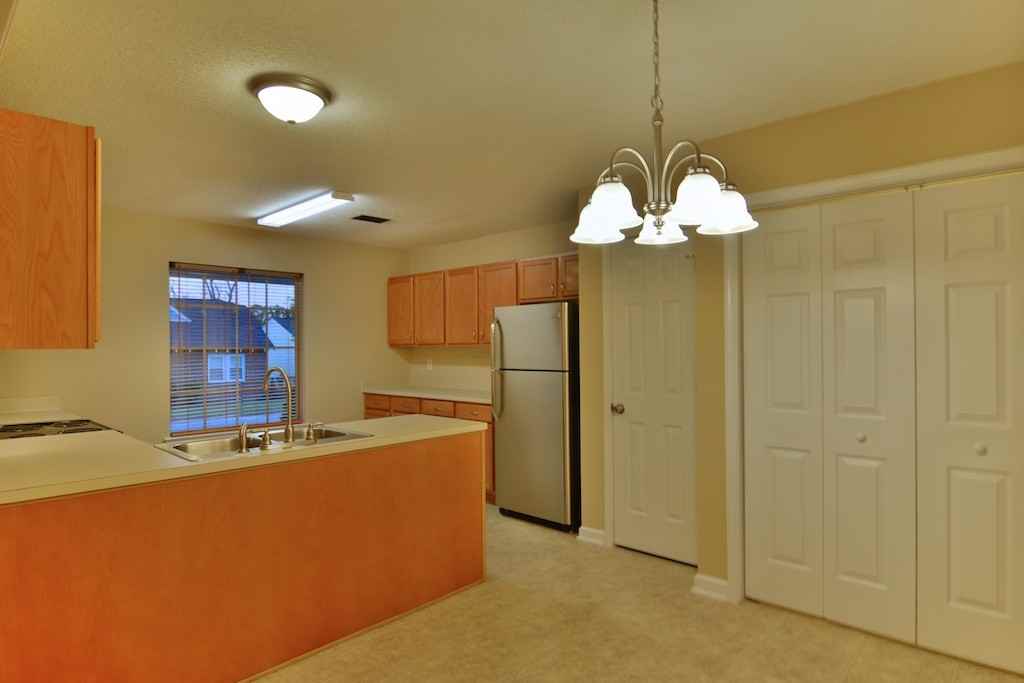 2150 Oak St - Photo 3 of 27