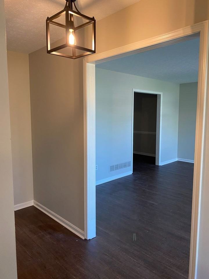 6802 Penwern Ct - Photo 5 of 25