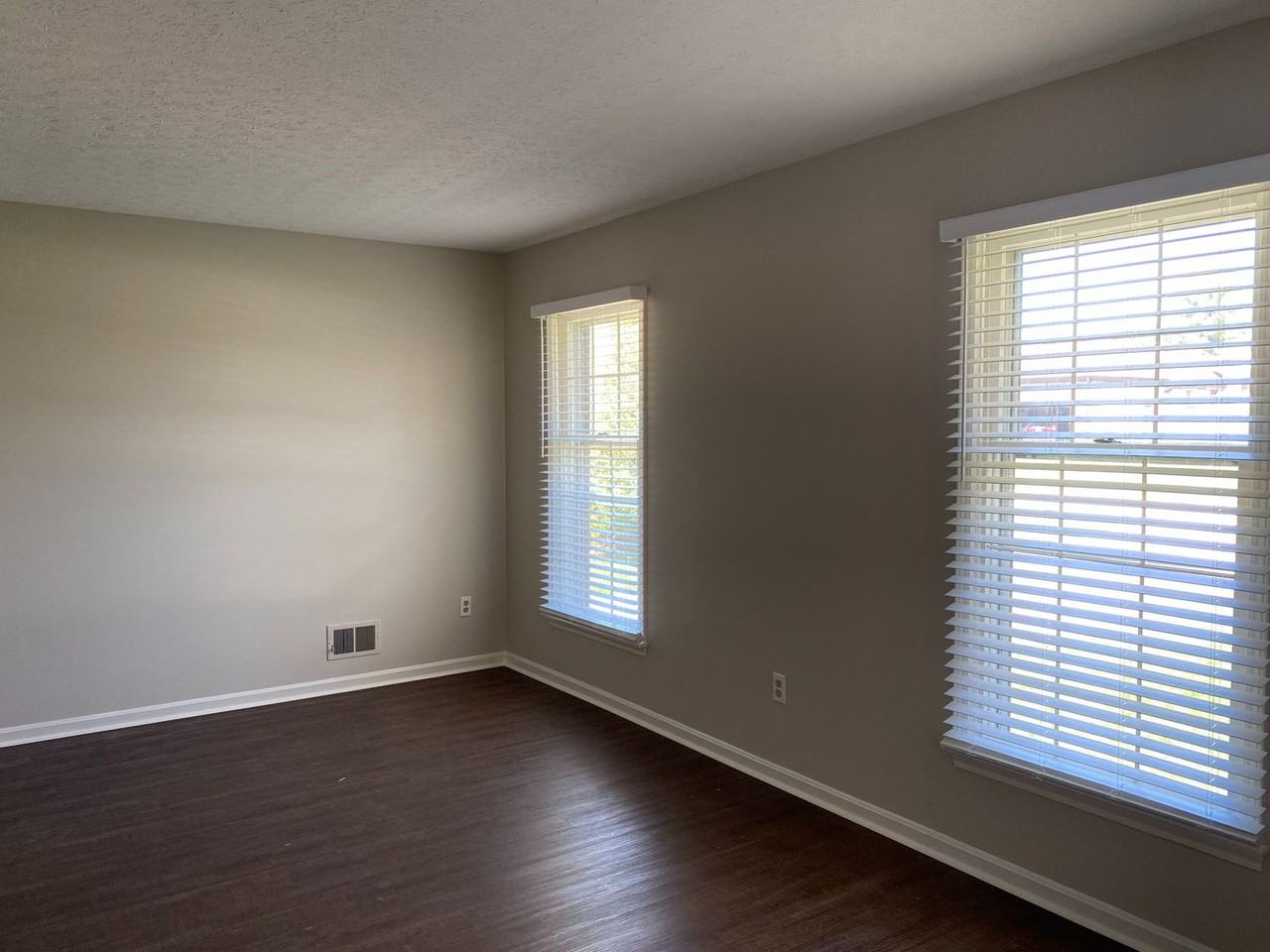 6802 Penwern Ct - Photo 7 of 25