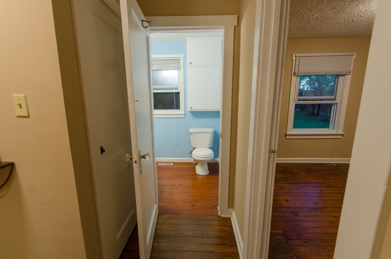 2331 East 7th Street - Photo 4 of 18