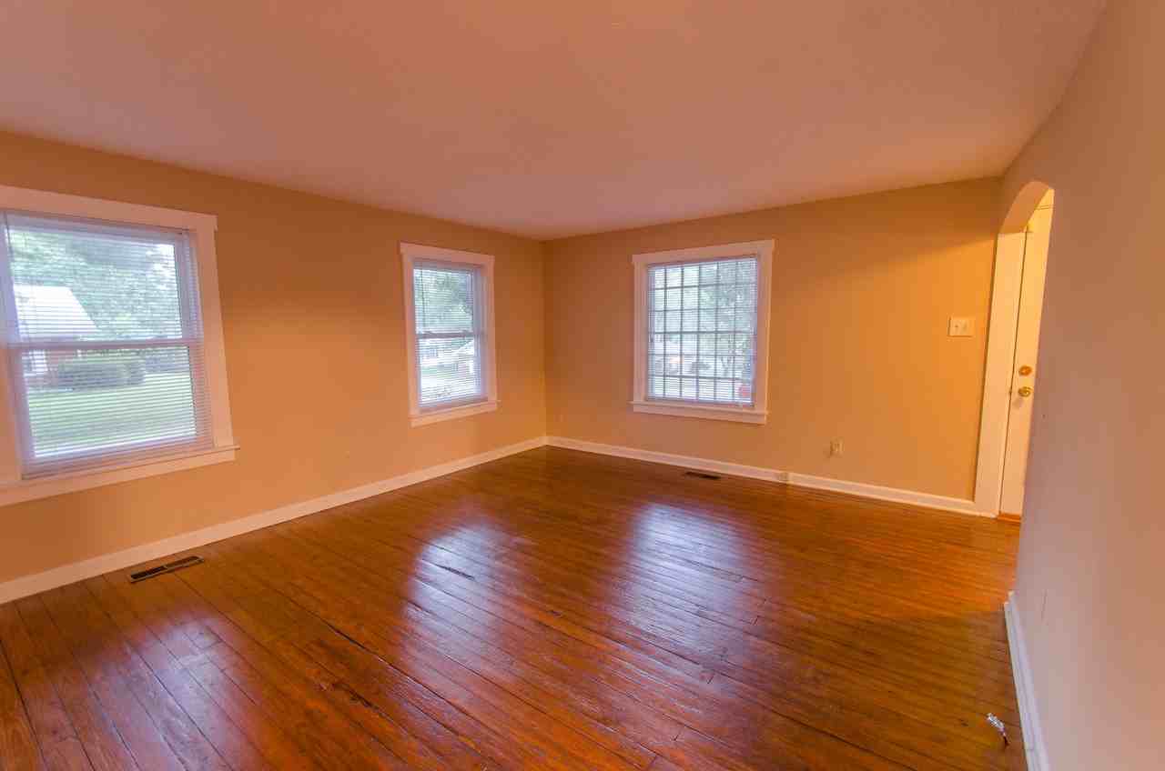 2331 East 7th Street - Photo 5 of 18