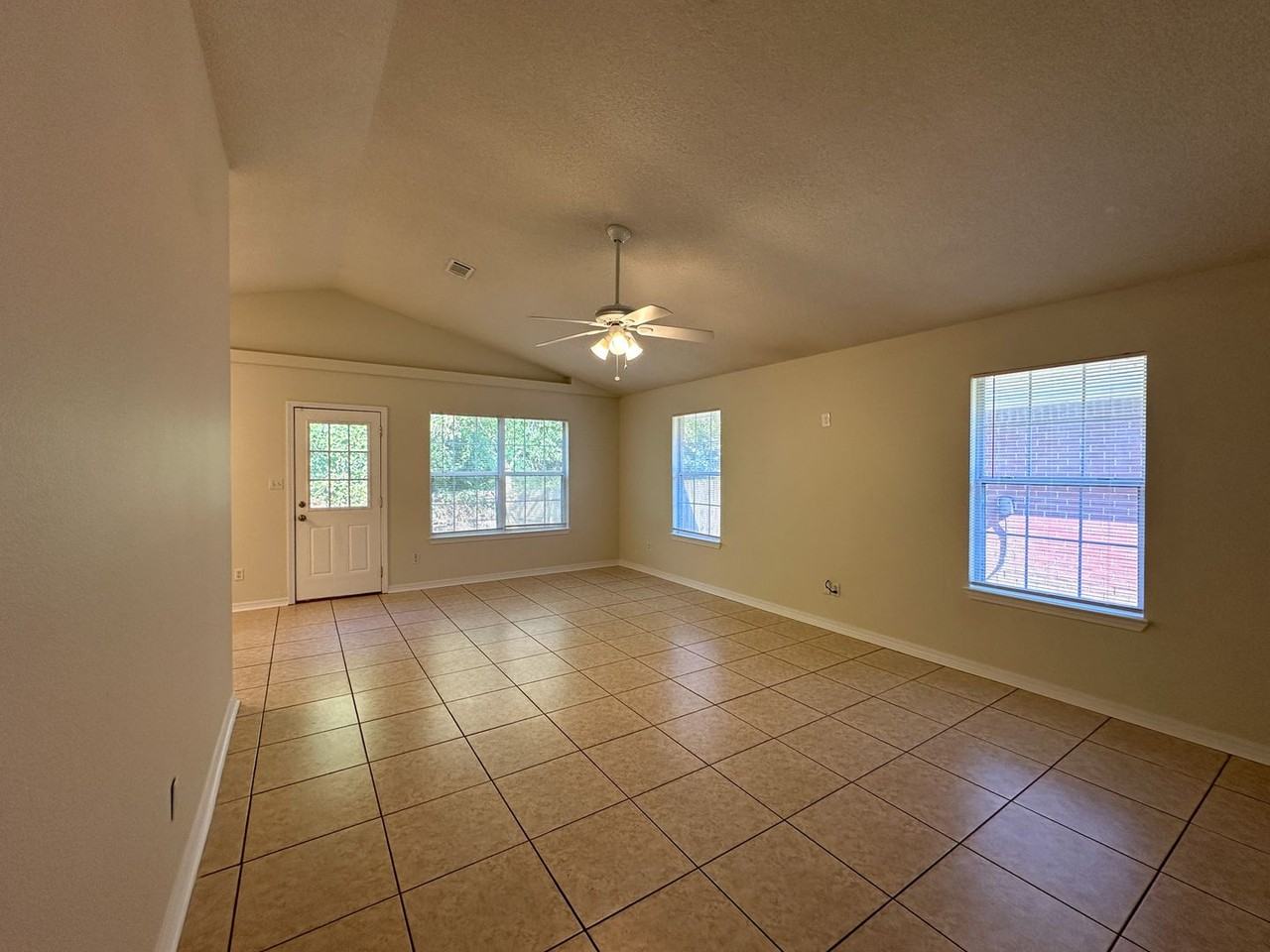 4012 Embers Lndg - Photo 2 of 20