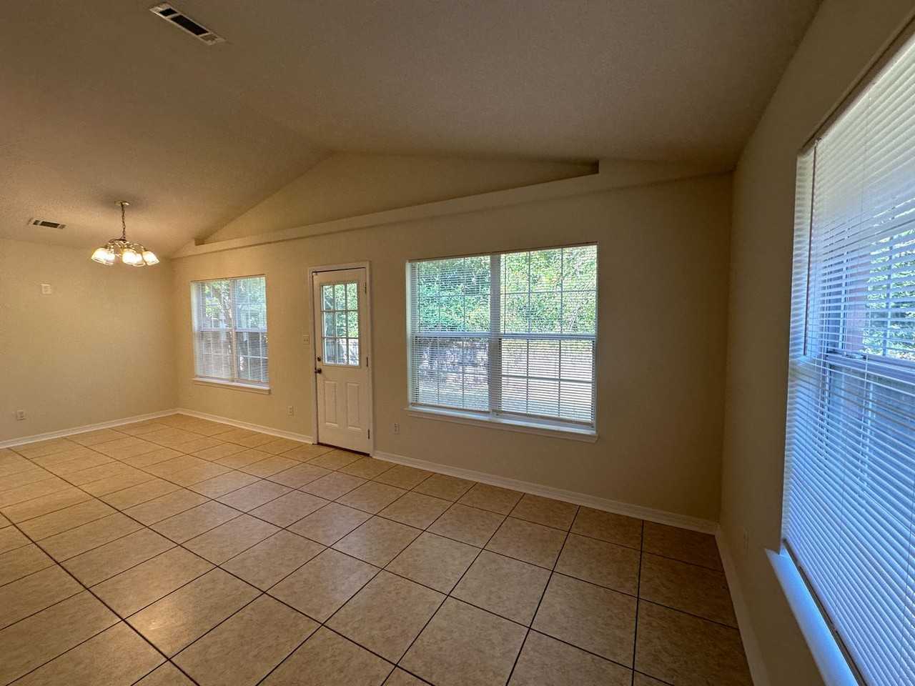 4012 Embers Lndg - Photo 3 of 20