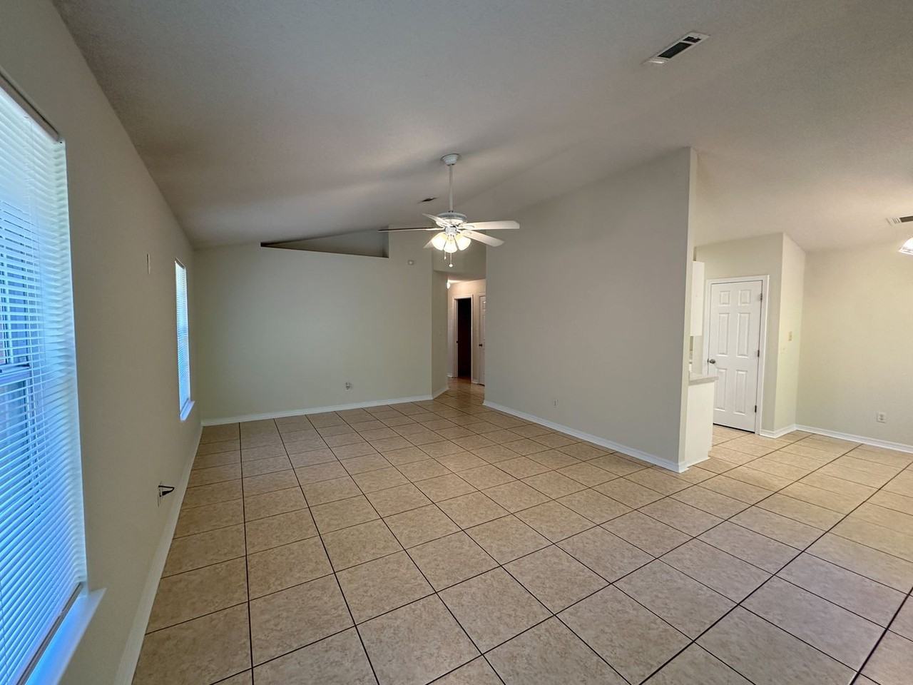 4012 Embers Lndg - Photo 4 of 20