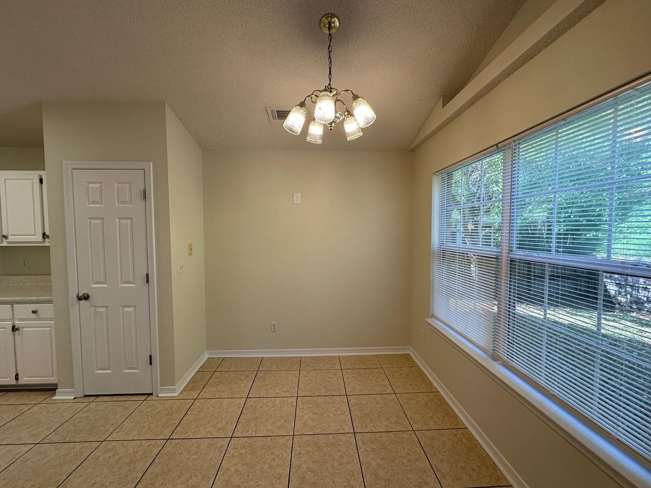 4012 Embers Lndg - Photo 5 of 20