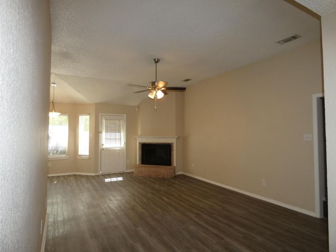 1740 Cedar Tree Dr - Photo 2 of 20