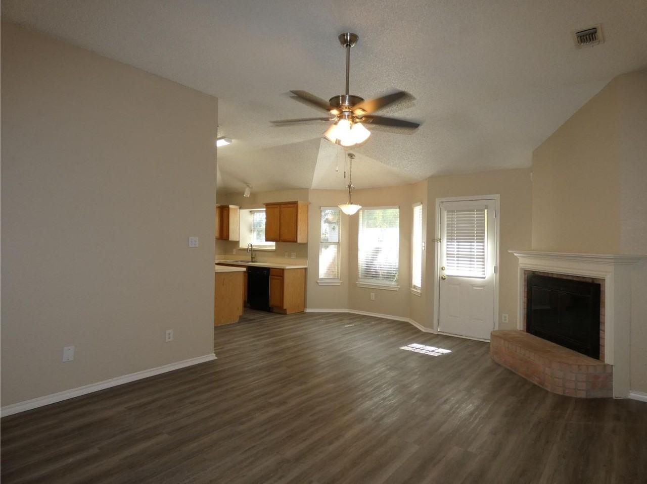 1740 Cedar Tree Dr - Photo 3 of 20