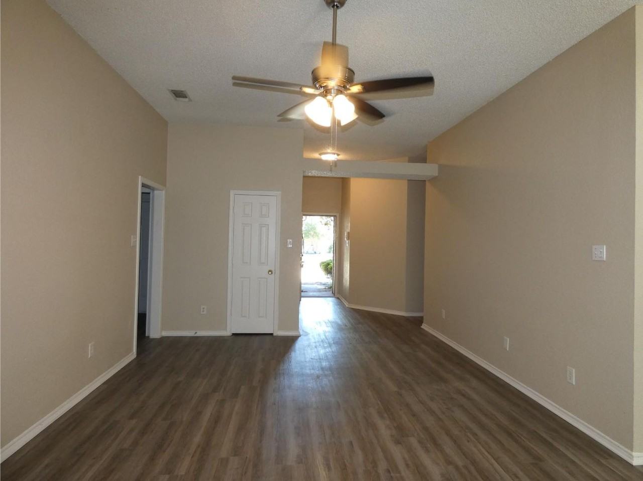 1740 Cedar Tree Dr - Photo 4 of 20