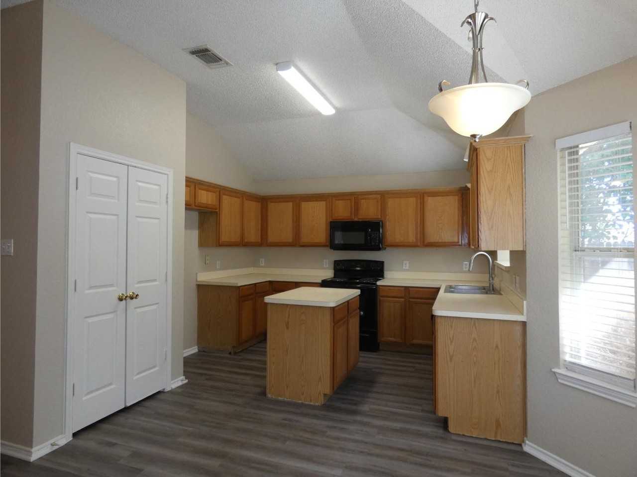 1740 Cedar Tree Dr - Photo 5 of 20