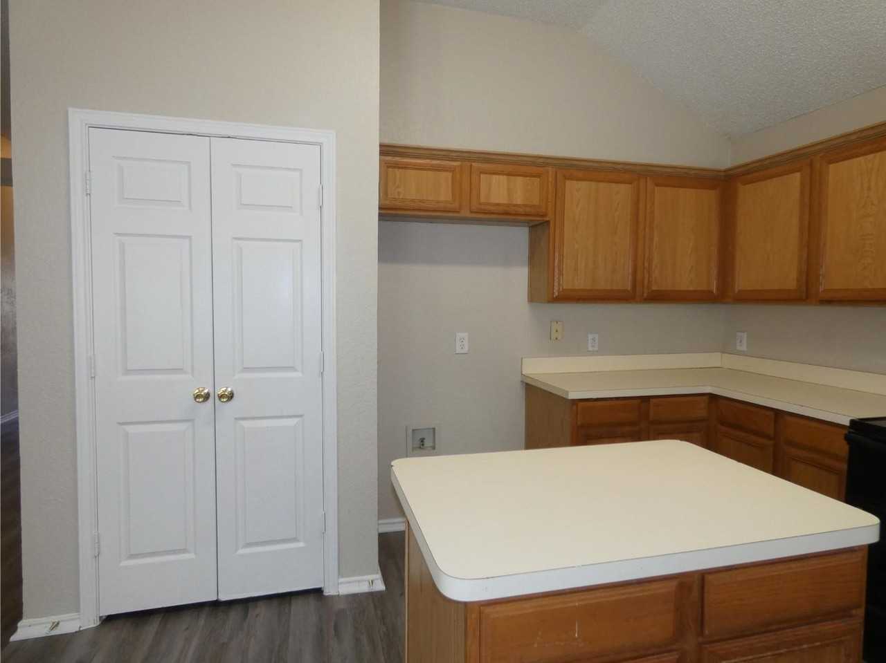 1740 Cedar Tree Dr - Photo 7 of 20