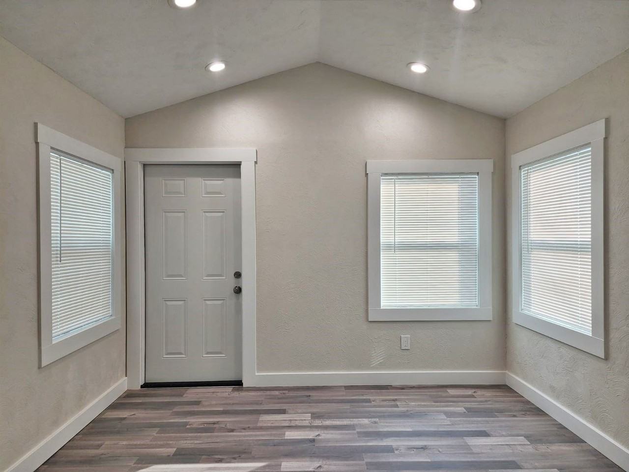 5121 Tangerine Ave S - Photo 3 of 30