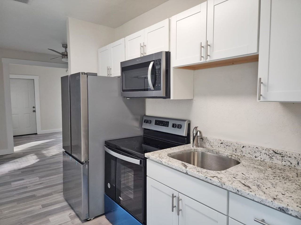 5121 Tangerine Ave S - Photo 5 of 30