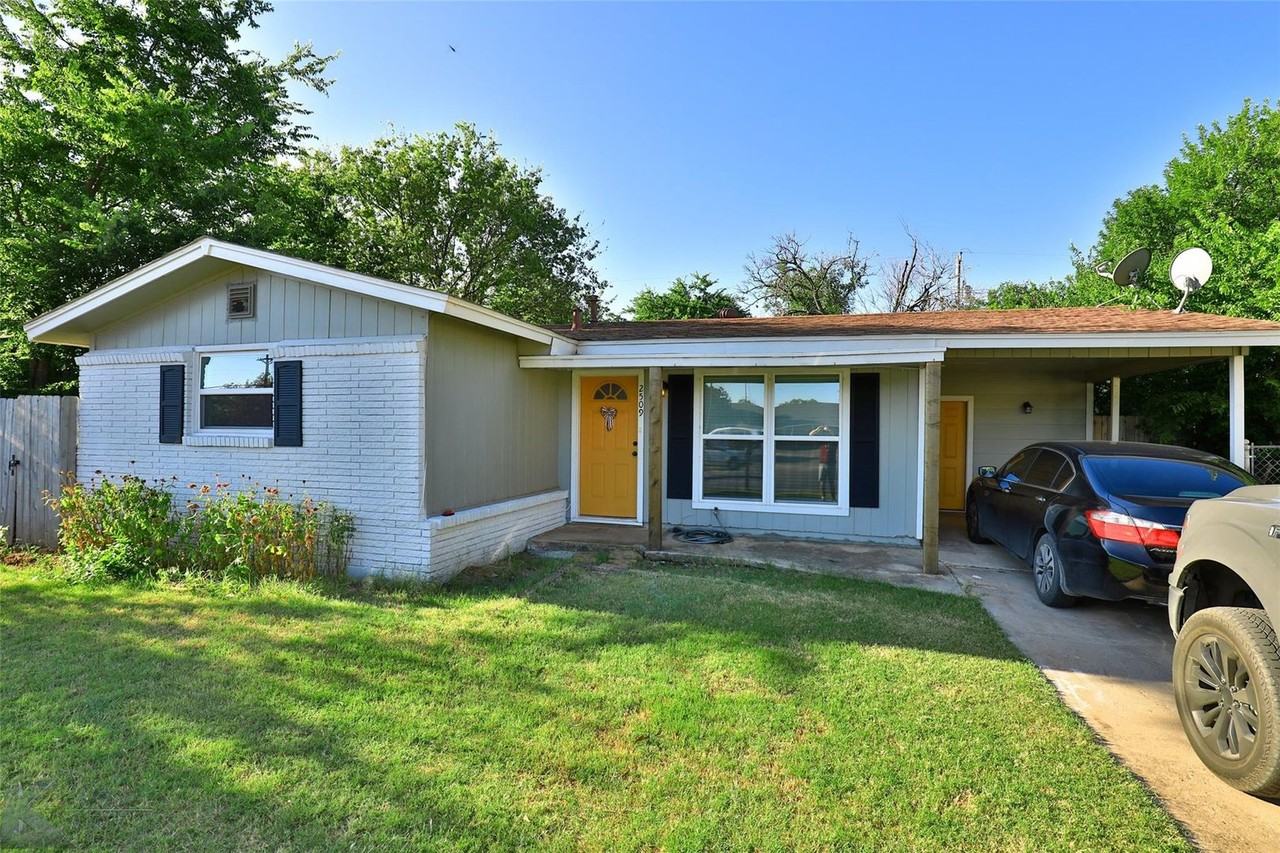 2509 S 27th St - Photo 2 of 25