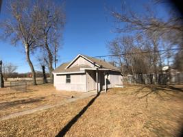 featured image of 418 1/2 W 14th St