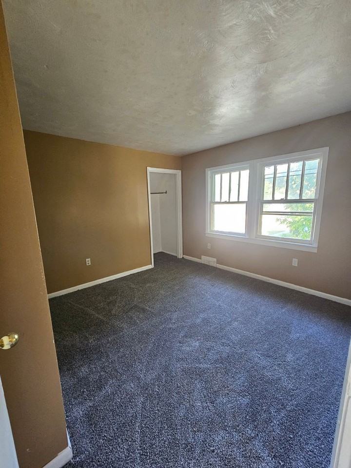 220 W Nebraska Ave - Photo 2 of 15