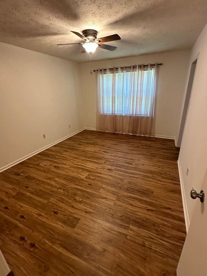 407 Ocean Ave - Photo 5 of 15