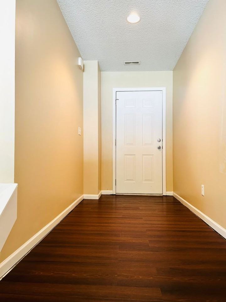 829 Whitetail Ct - Photo 2 of 23