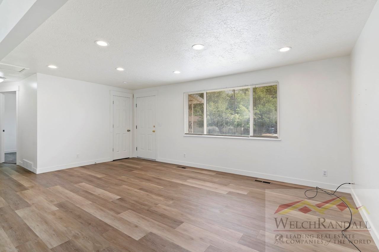 5195 300 West - Photo 3 of 15