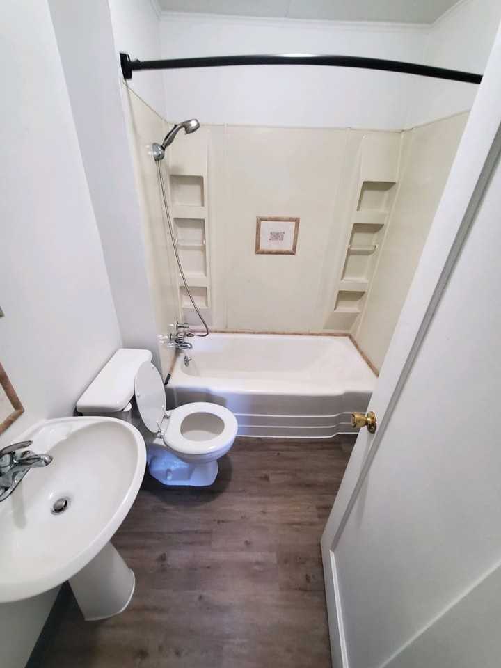 345 NE 6th St - Photo 3 of 4