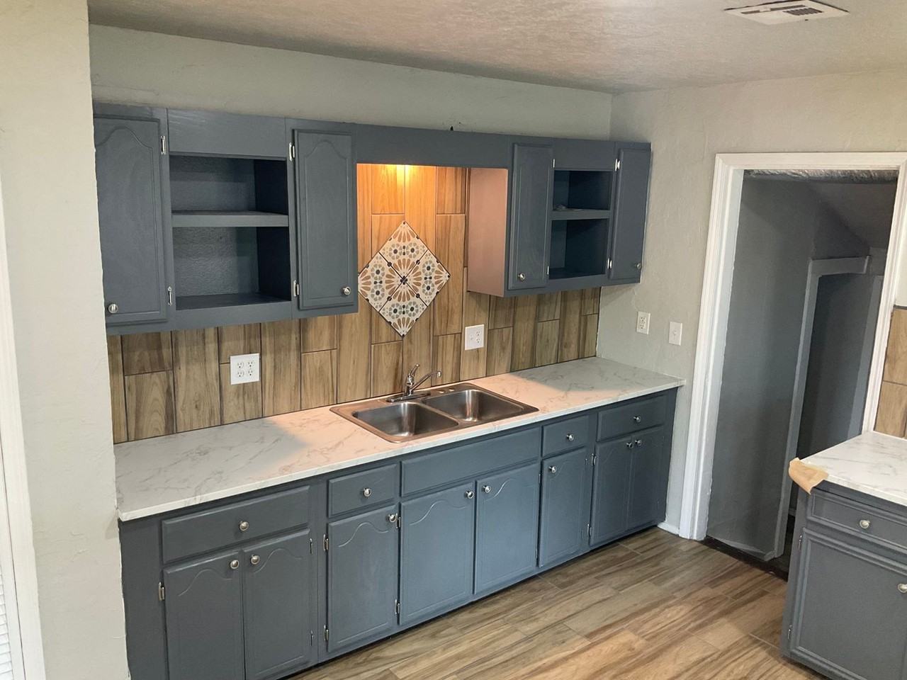 218 W Douglas Dr - Photo 2 of 6