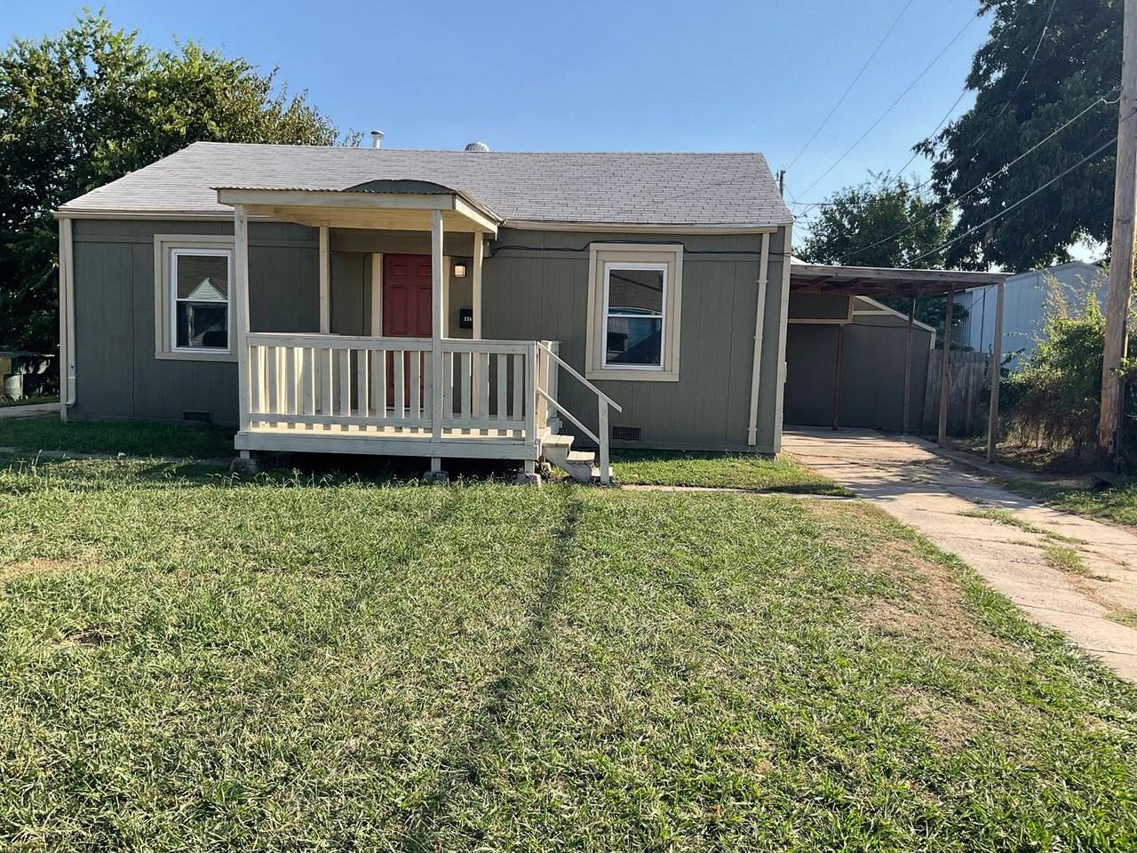 218 W Douglas Dr - Photo 3 of 6
