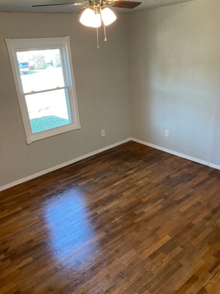 218 W Douglas Dr - Photo 5 of 6