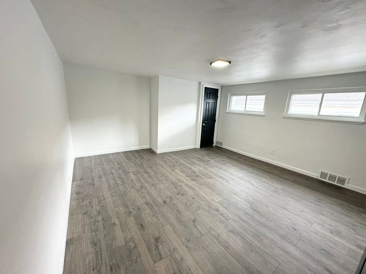 304 304 - 306 Pilgrim Way - Photo 2 of 6