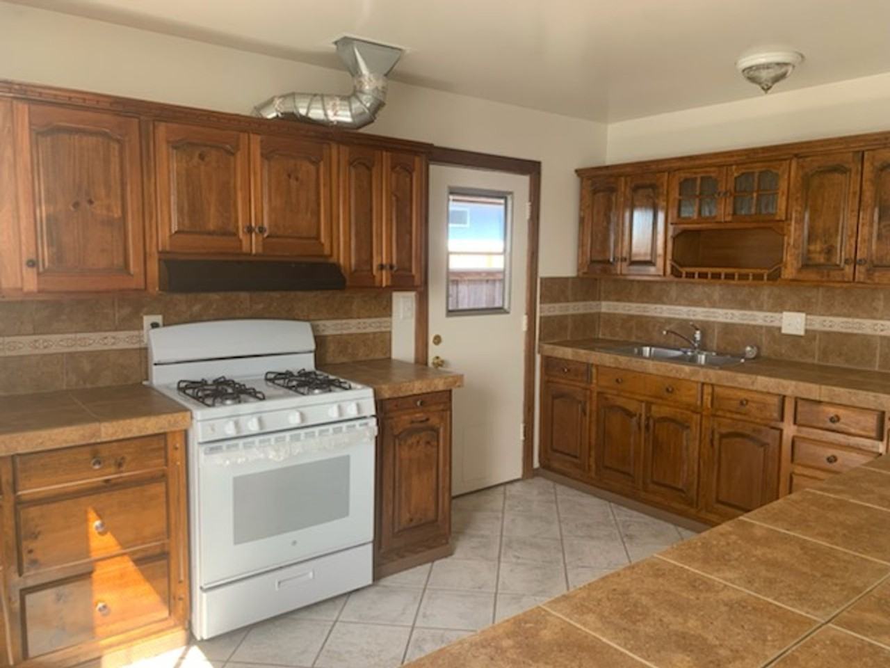 726 N A St - Photo 2 of 12