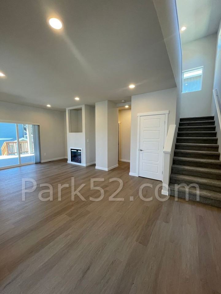 2346 S L St #A - Photo 2 of 25