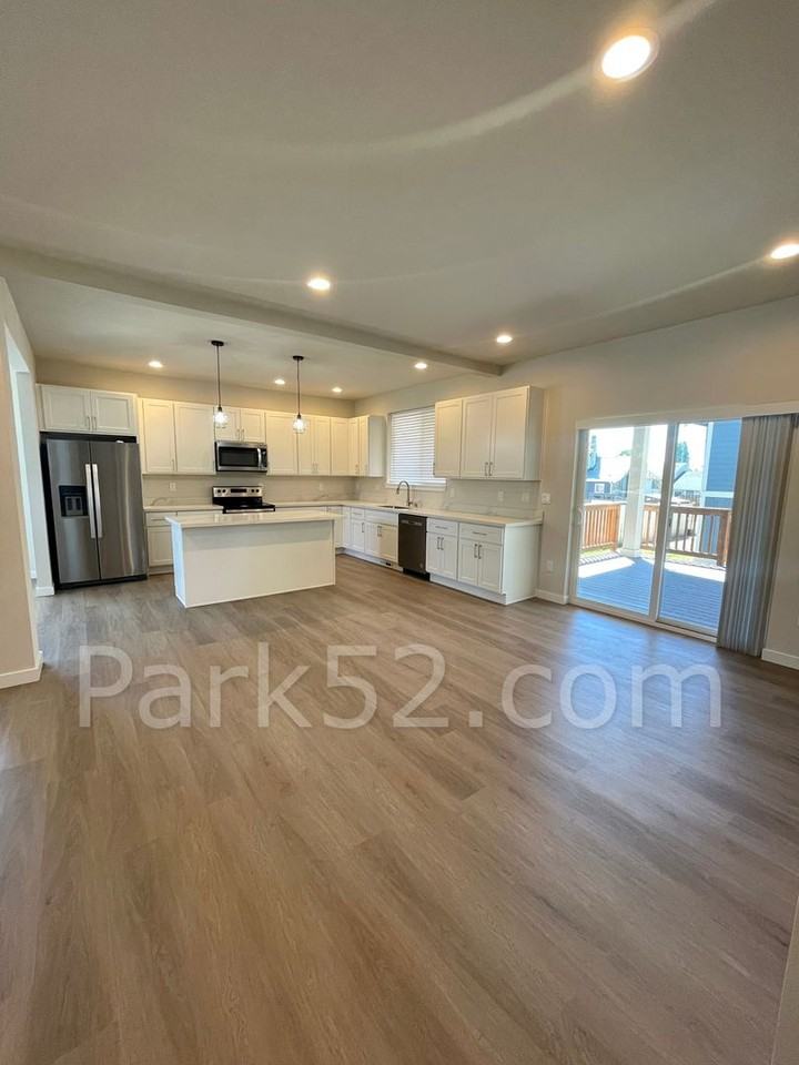 2346 S L St #A - Photo 4 of 25