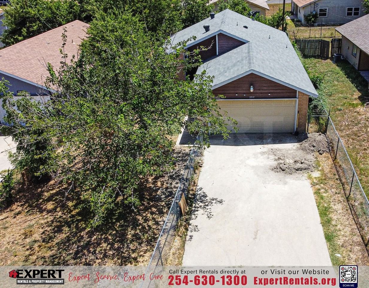 2212 Carousel Dr - Photo 3 of 19