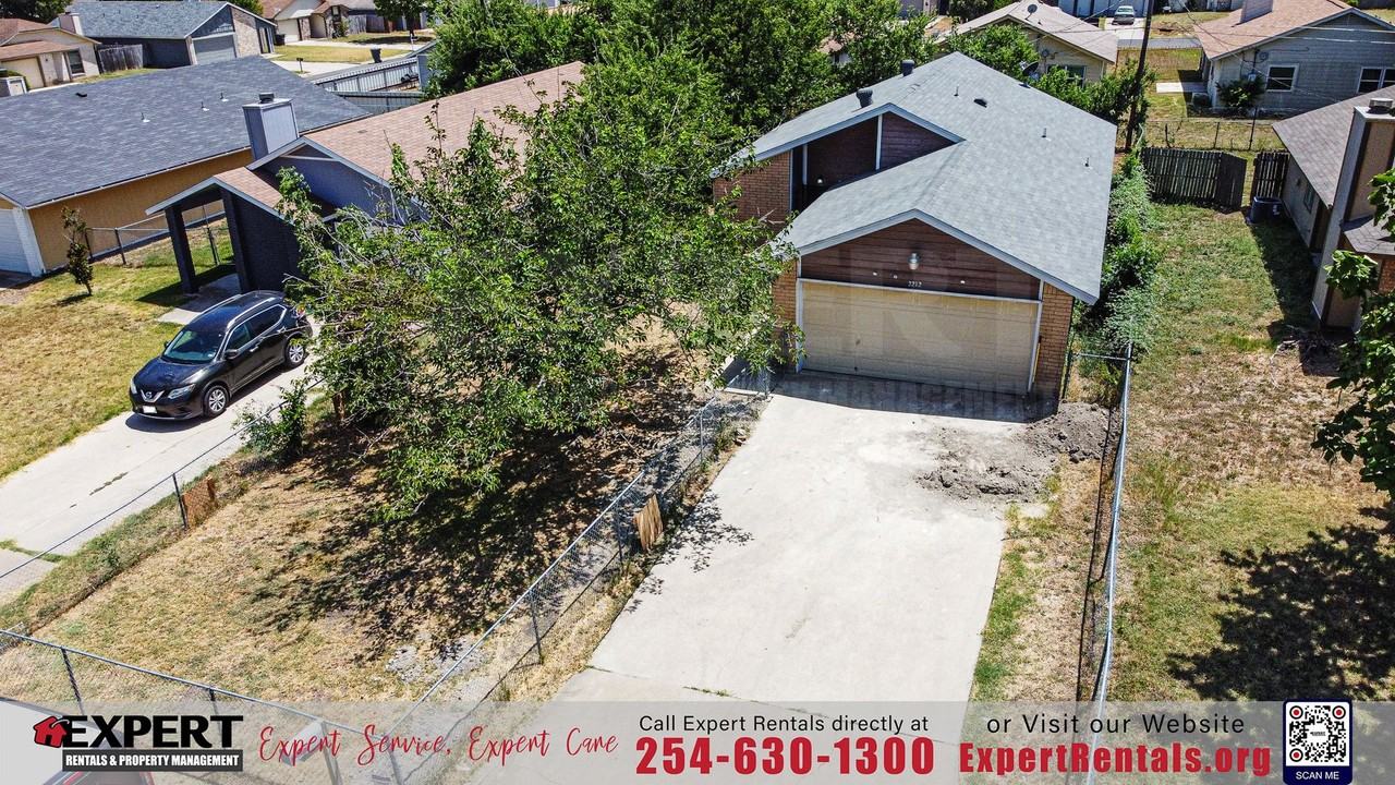 2212 Carousel Dr - Photo 4 of 19