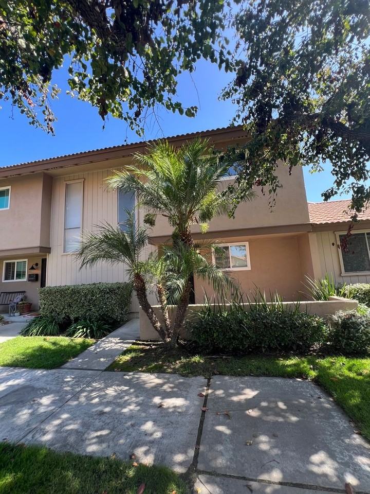 10549 Carrotwood Way - Photo 6 of 27