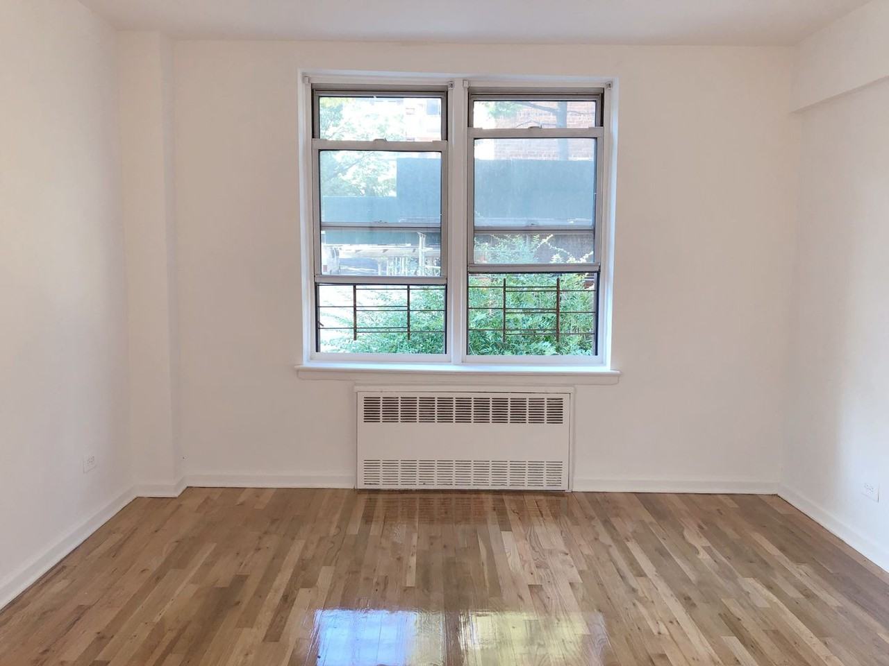 3725 Blackstone Avenue Unit 1D - Photo 2 of 10