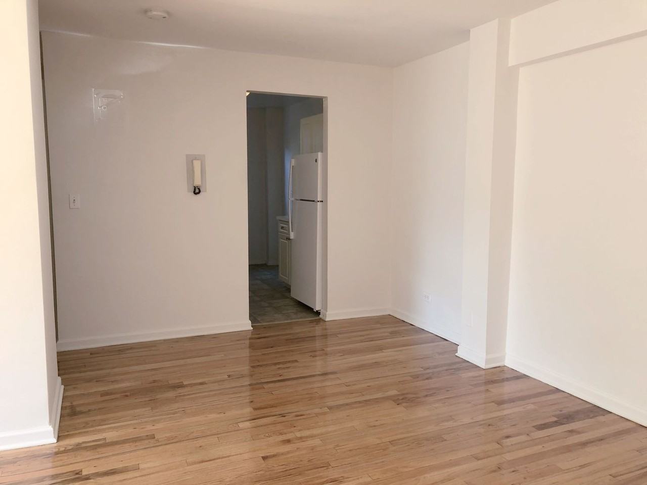 3725 Blackstone Avenue Unit 1D - Photo 6 of 10