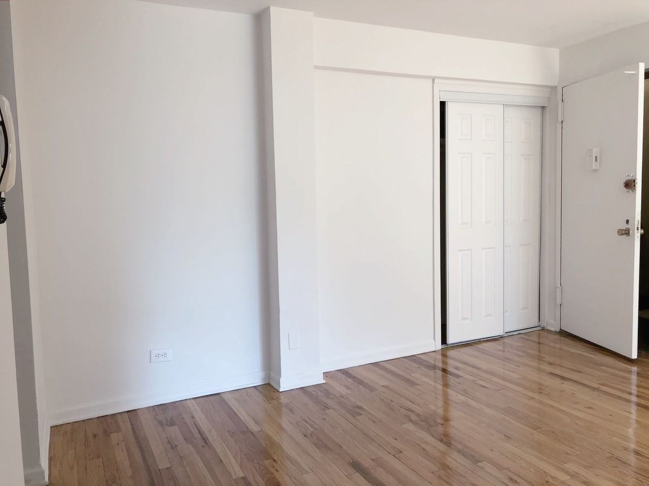 3725 Blackstone Avenue Unit 1D - Photo 7 of 10