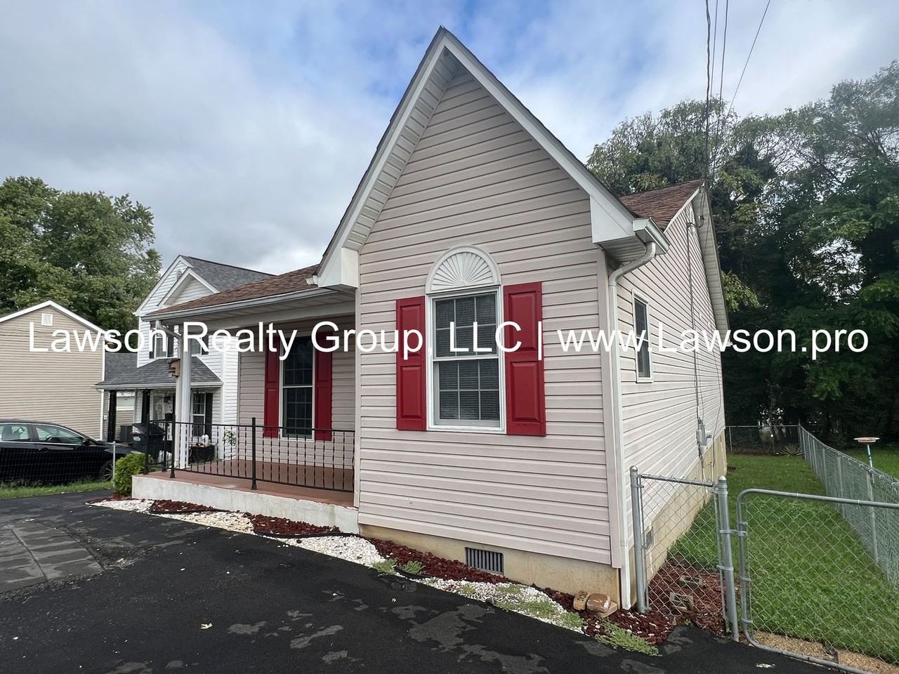 942 Bedford Rd - Photo 4 of 28